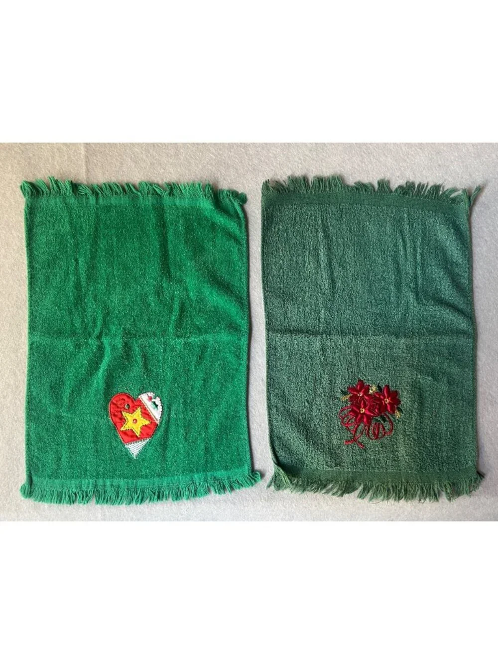 Christmas Hand Towels Green Heart & Poinsettia Appliques Fringed Lot of 2 Decor